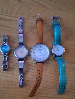 Lot Of 4 Watches, 3 FOSSIL, 1 DKNY